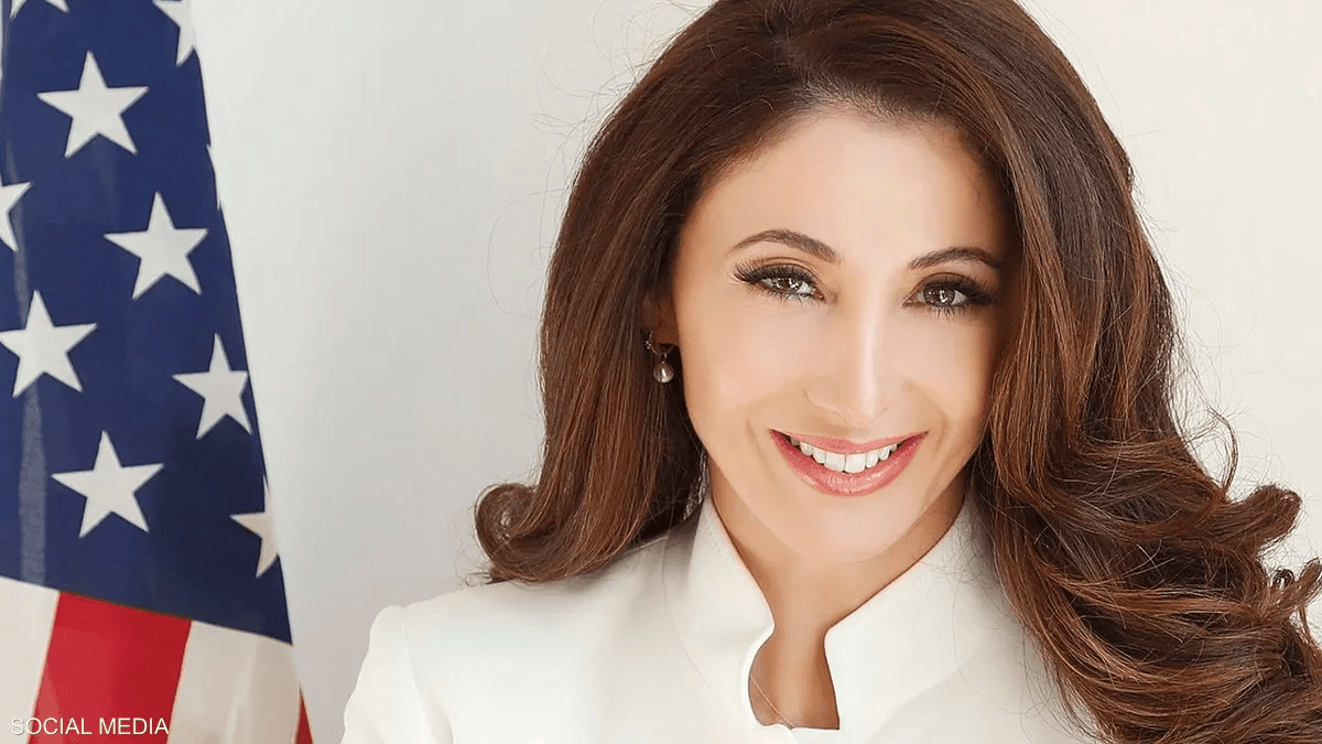 الأردنية جوليا نشيوات.. من هي زوجة مستشار ترامب للأمن القومي؟