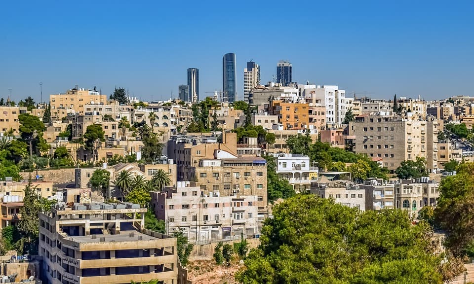 طقس دافئ اليوم وانخفاض الحرارة غدًا