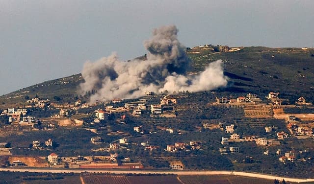 الجيش الإسرائيلي يغير على جنوب لبنان: ضرباتنا ضد حزب الله ستتصاعد
