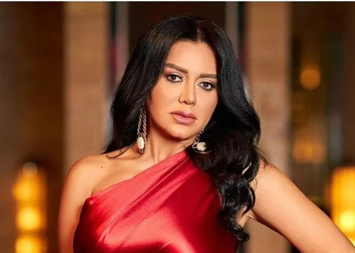 رانيا يوسف بعد انتقاد ظهورها ببدلة رقص: المسلسل كان من المقرر عرضه خارج رمضان