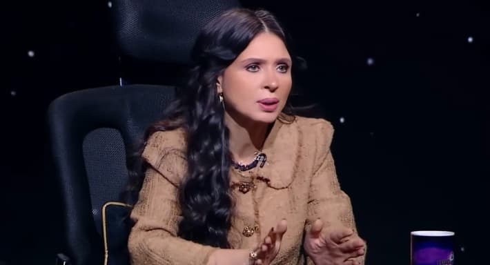 دينا: ابني يعيش المساكنة عادي لكن بنتي لا