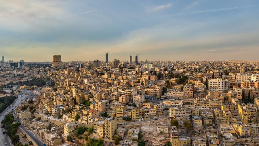طقس حار إلى حار نسبيا حتى الأحد