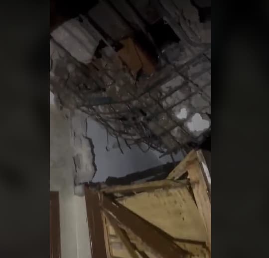 أضرار بمنزل مواطن جراء سقوط شظايا صاروخ إيراني