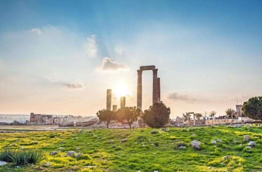 أجواء حارة نسبيا في معظم مناطق المملكة