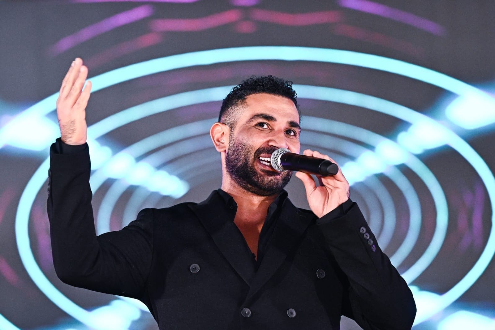 أحمد سعد يطرح "جاري البحث"
