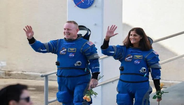 بعد تسعة أشهر في الفضاء... رائدا الفضاء الأمريكيان ينجحان في العودة إلى الأرض