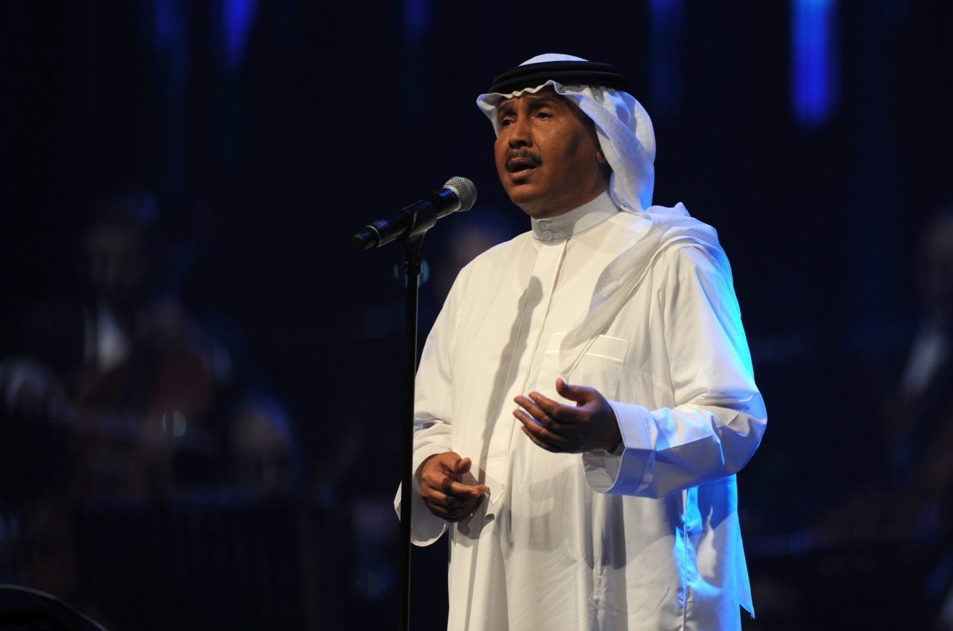 مفاجأة من محمد عبده بعد رحلة علاجه