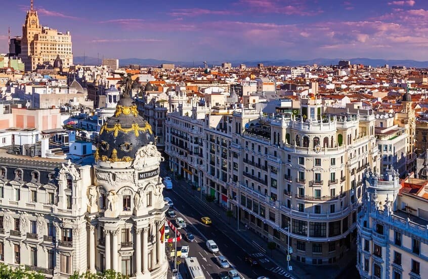 شوارع مدريد تغرق في القمامة مع استمرار إضراب عمال النظافة (صور)