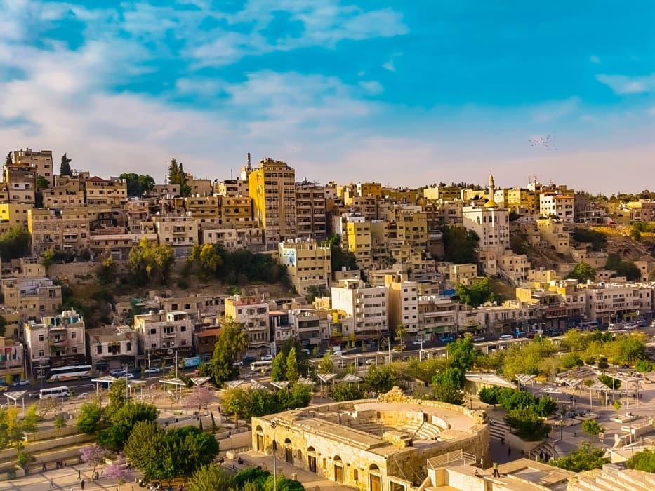 أجواء حارة نسبيا في أغلب المناطق