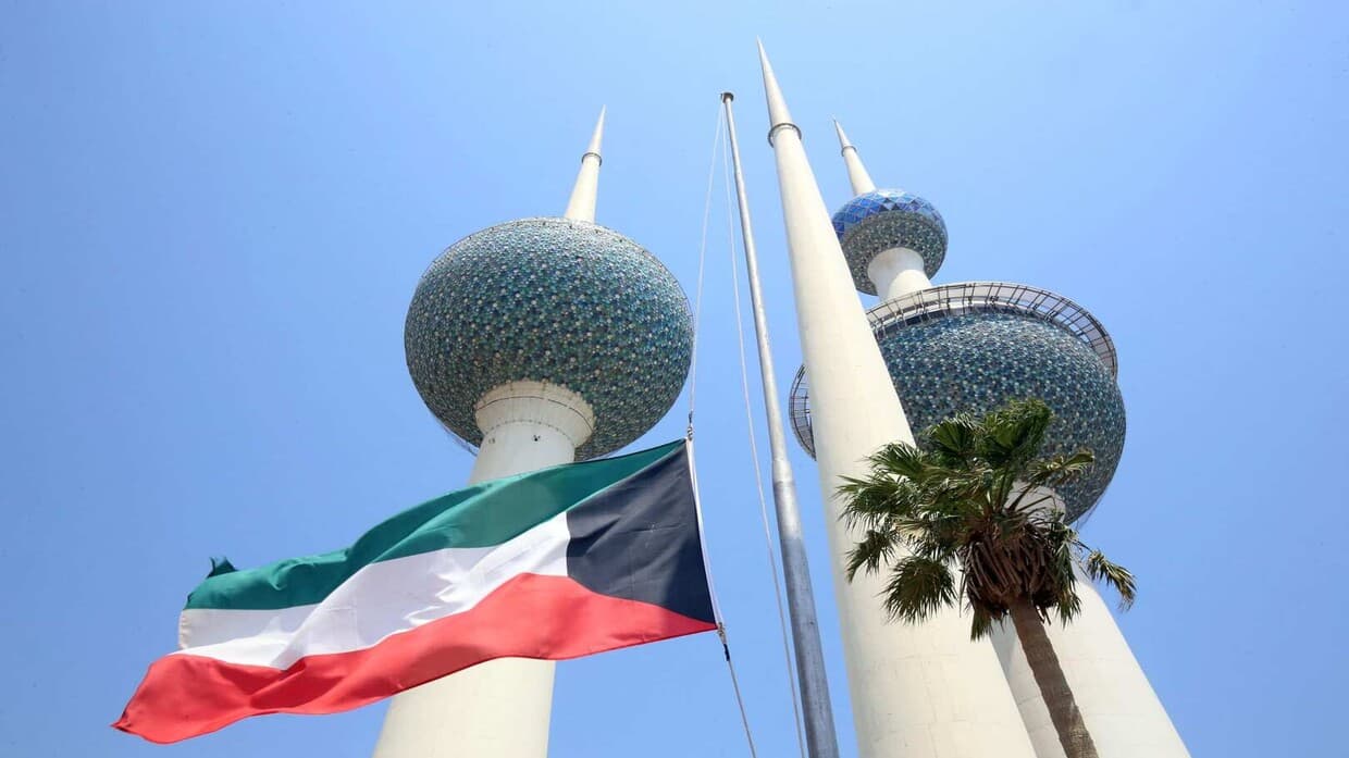 الكويت تسحب الجنسية من ملياردير عربي شهير