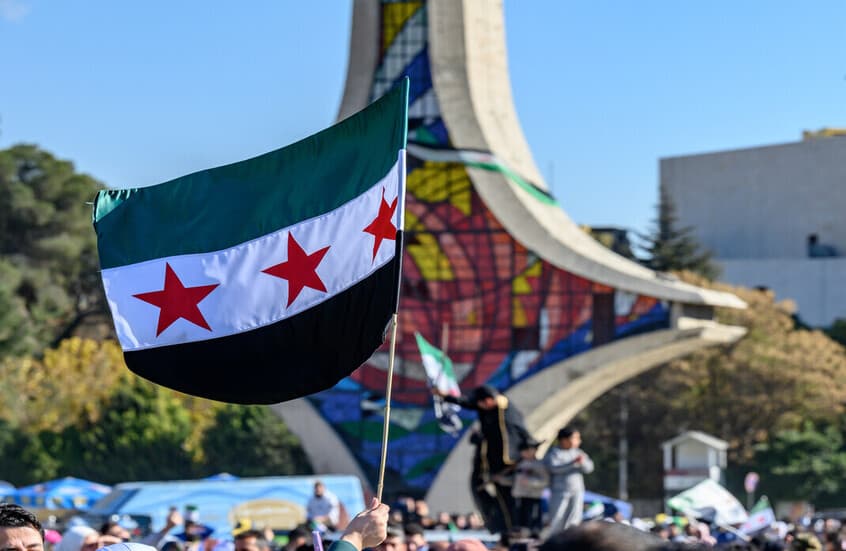 الشرع يلغي عطلتي حرب تشرين وعيد الشهداء.. وجدل حول ذلك