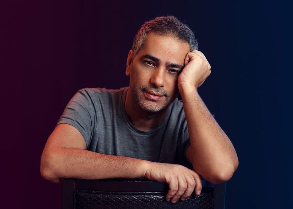 بعد أن عاد إلى الغناء.. متشددون دينيا يتداولون فكرة تصفية فضل شاكر