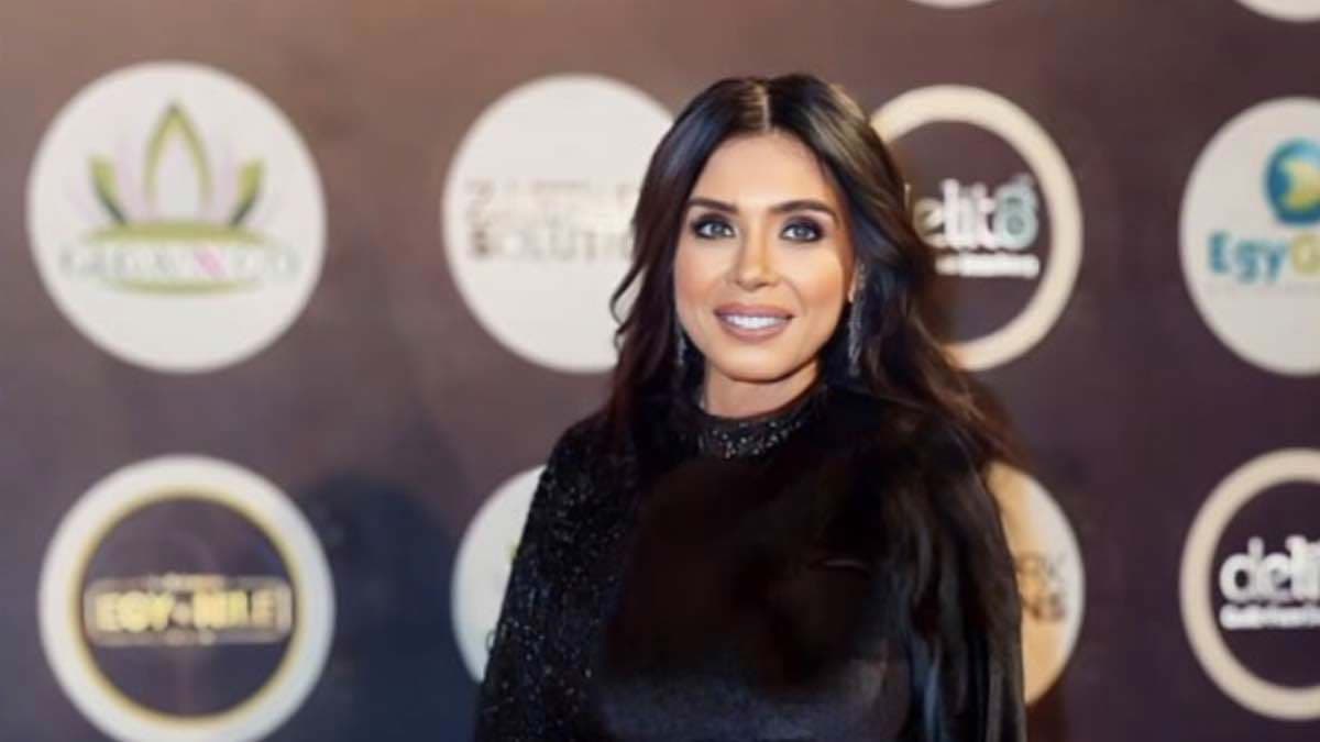 الراقصة دينا: كنت بلعب طاولة مع باسل الأسد