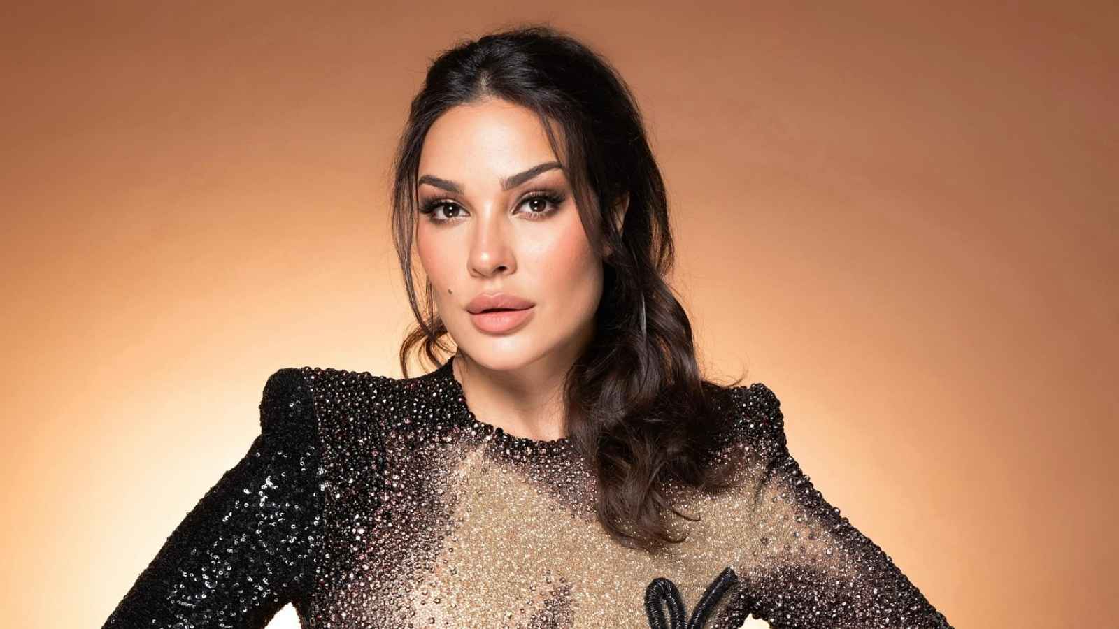 نادين نجيم ترتدي جاكيت مايكل جاكسون.. وتعلق: أحلى شيء في حياتي