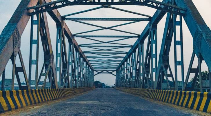 خبير عمراني : مشروع جسر صويلح مستحيل التنفيذ