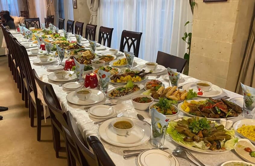 سفارة الإحتلال تستفز المصريين بمنشور عن مائدة إفطار في رمضان