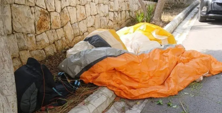 مأساة تهز لبنان.. فيديو يوثق سقوط شاب أثناء التحليق