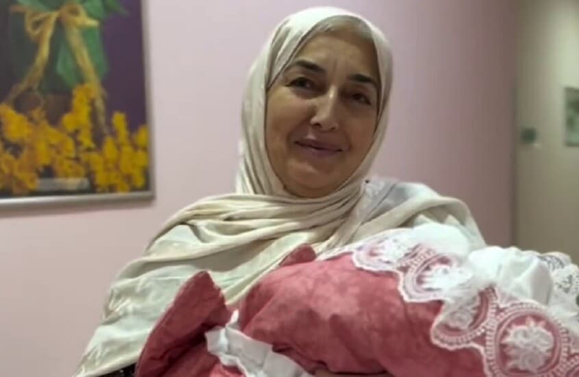 أذربيجان.. امرأة عمرها 63 عاما ترزق بمولودها الأول بعد 38 عاما من الانتظار