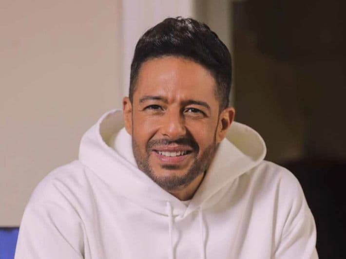 محمد حماقي يفاجئ جمهوره بحذف منشوراته على إنستجرام