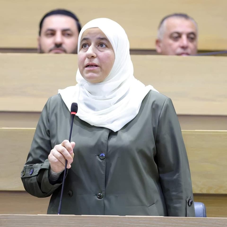 فخري تطالب حسان بحظر المواقع الإباحية