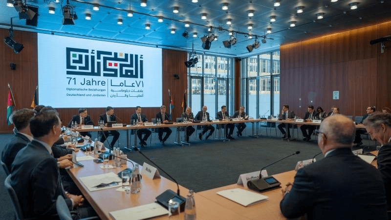 الملك يجتمع بممثلي مؤسسات اقتصادية حكومية وشركات ألمانية