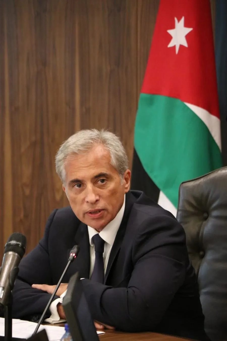 رئيس الوزراء يطلب تزويده بتفاصيل السيارات الحكومية وتكاليفها
