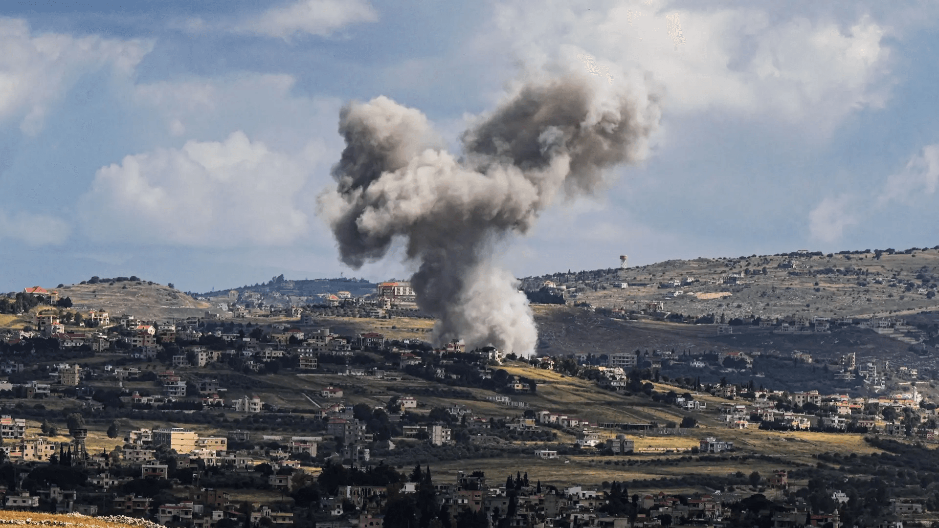 غارة إسرائيلية على جنوب لبنان أسفرت عن استشهاد 10 أشخاص على الاقل