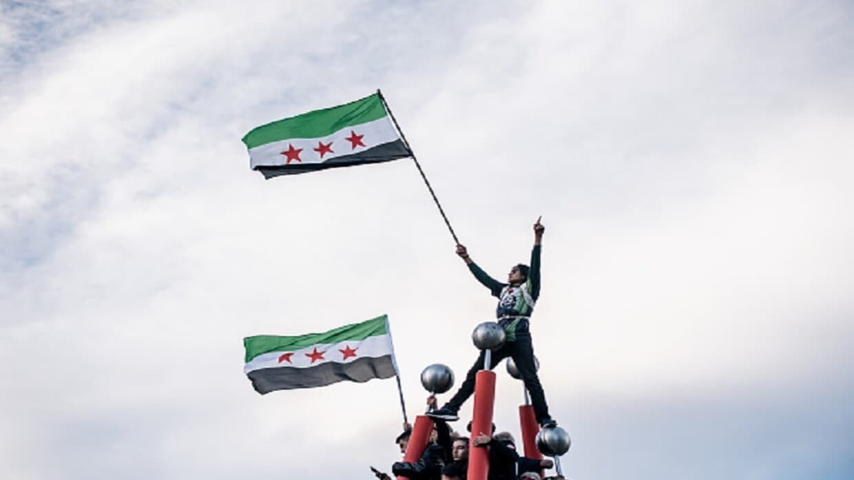 ساويرس يرد على ربط أحد متابعيه السوريين بين إصابته بالأنفلونزا والثورة السورية