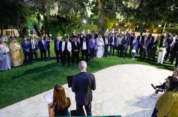 45 نائبا لبَوا دعوة السفير البريطاني فقط !