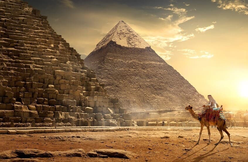 السر الأعظم للجيزة.. اكتشاف مثير تحت أهرامات مصر قد يغير تاريخ البشرية!