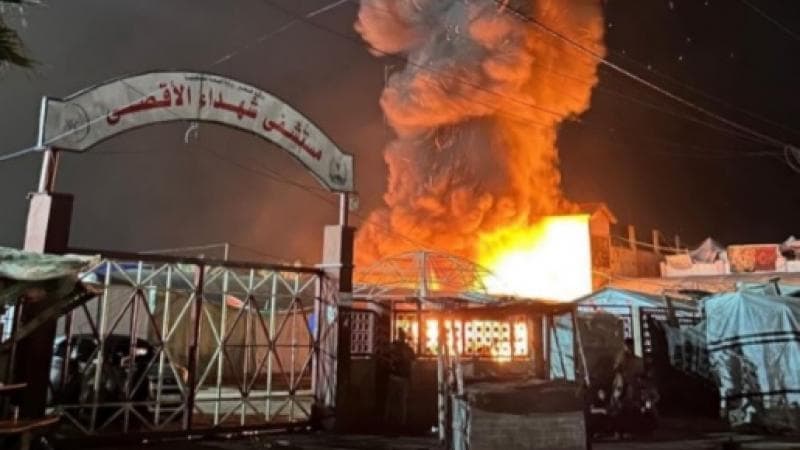 جثث متفحمة.. مشاهد قاسية من ليلة دامية بمستشفى شهداء الأقصى في غزة