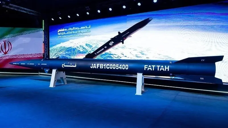 يتخفى ويناور.. تفاصيل عن الصاروخ "فتاح" الذي أطلقته إيران على إسرائيل
