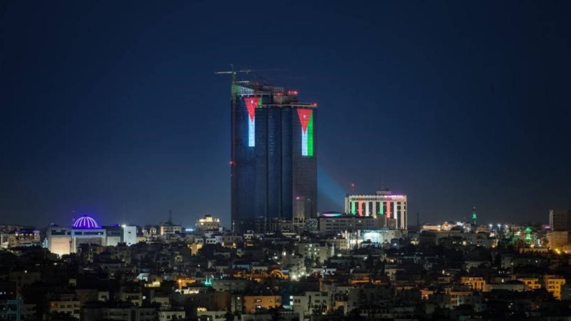 "بوابة الأردن" تطلق عرضا بصريا في سماء عمّان احتفاء بعيد الاستقلال الـ80