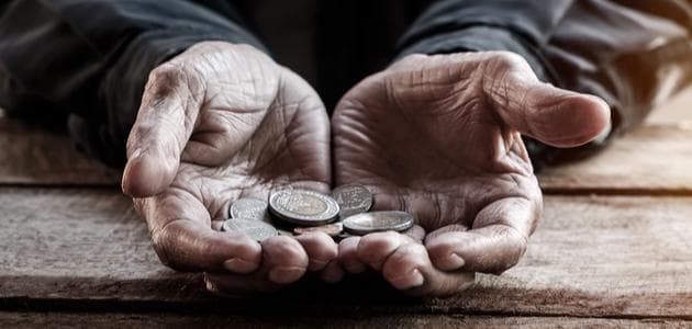 بحيلة لا تخطر على بال.. هكذا تسوّل شاب مغربي