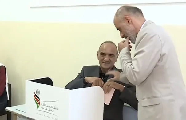 "الانتخاب": تمزيق الخصاونة لورقة الاقتراع لا يعتبر خرقا للعملية الانتخابية