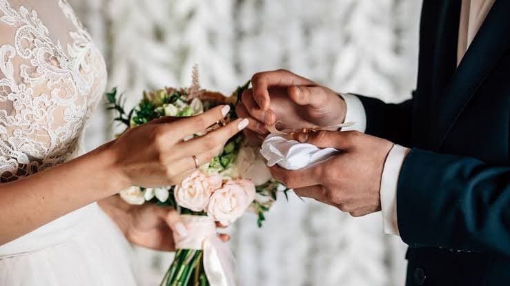كيف تخطط لميزانية الزواج من دون ديون؟