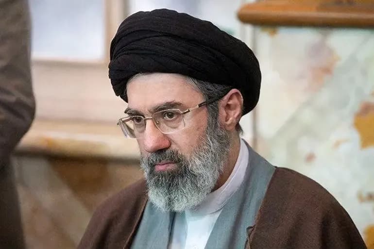الرئيس الإيراني: التواصل مع خامنئي "صعب للغاية" حاليا