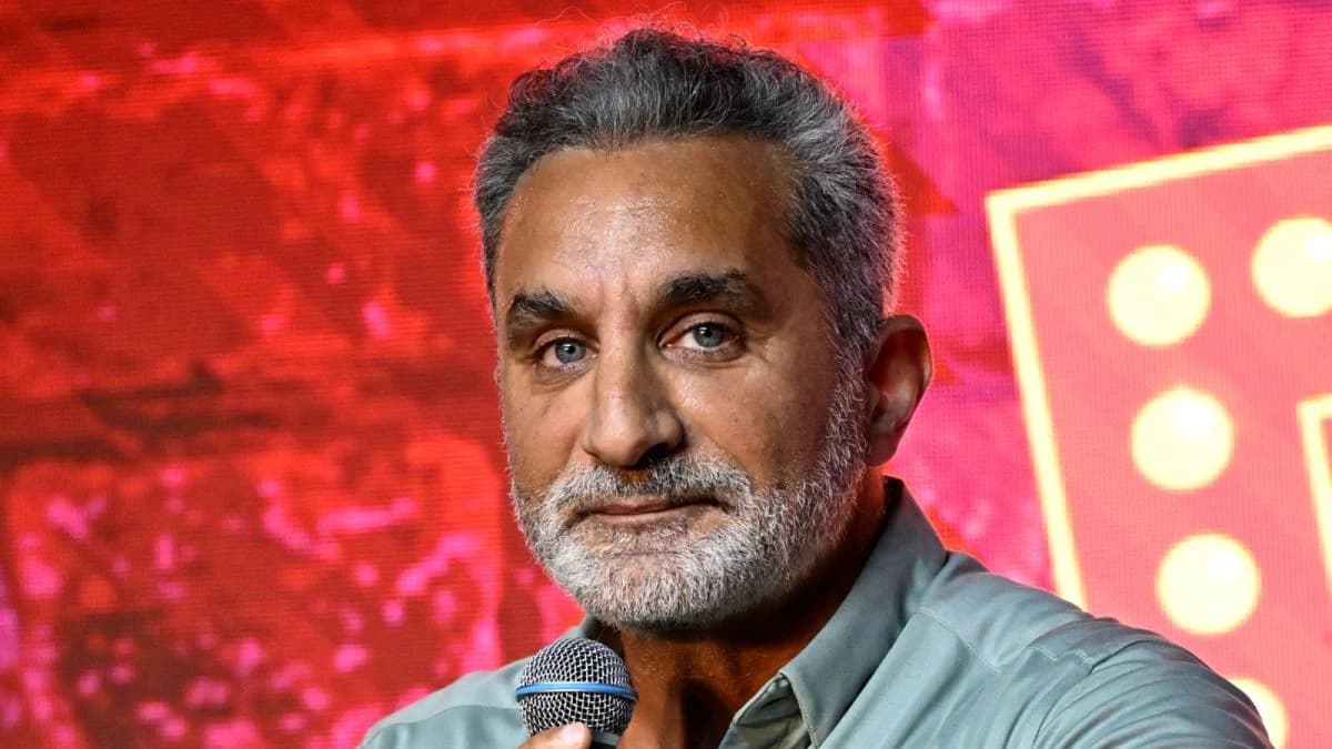 رسالة ساخرة من باسم يوسف لعمرو دياب: كفاية تنطيط دي قلة أدب
