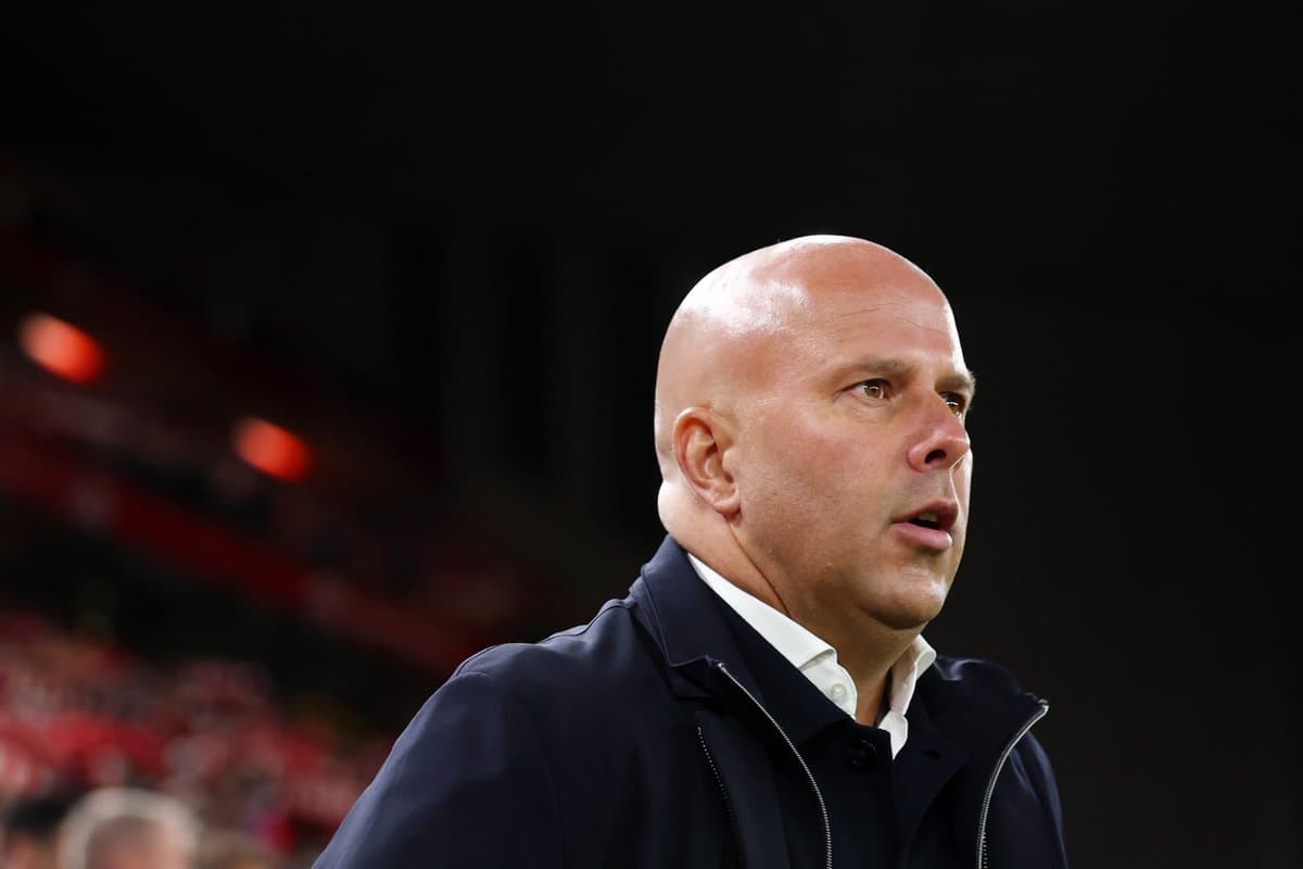 سلوت يفضل تدريب الأندية على قيادة منتخب هولندا