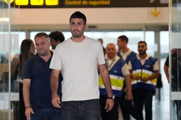 رودري يصل إلى برشلونة