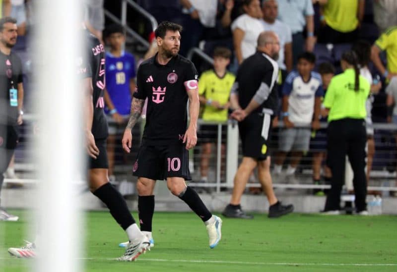ميسي يغلب أحزانه بالهدف الأول بعد وفاة والده